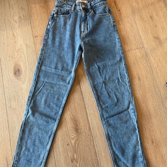 Zara High Waist Mom Jeans - Picture 3 of 4
